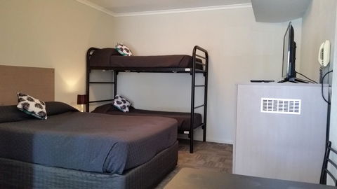 Mandurah Foreshore Motel - Dentist Find 1