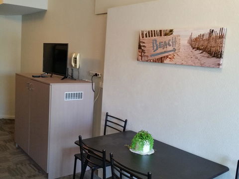 Mandurah Foreshore Motel - Dentist Find 10
