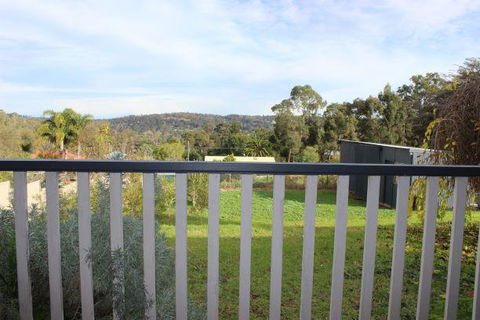 Yvonnes Rest Holiday Home - Dentists Australia 8
