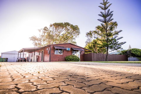 The Bothy Lancelin Family Retreat - Dentist Find 0