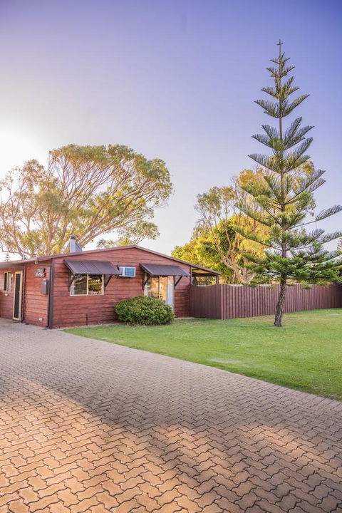 The Bothy Lancelin Family Retreat - Dentist Find 11