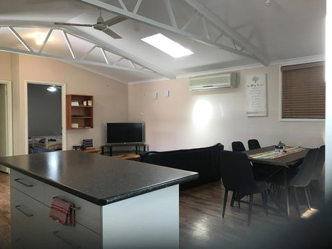 Sabai Accommodation - Dentists Australia 21