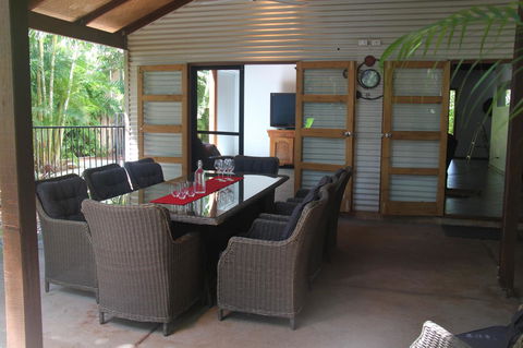 Beach House On Fox - Dentists Australia 24
