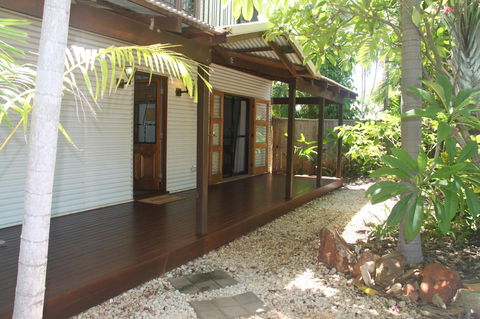 Beach House On Fox - Dentists Australia 0