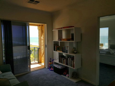 Caravel Beach House Mandurah - Dentist Find 7
