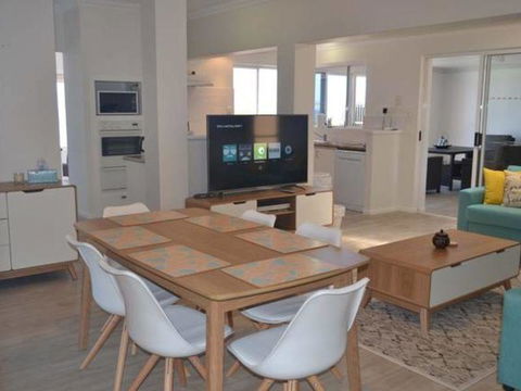 Caravel Beach House Mandurah - Dentist Find 22