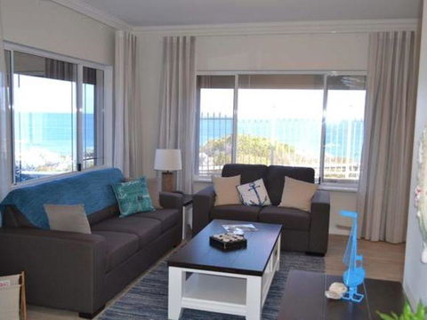 Caravel Beach House Mandurah - Dentist Find 24