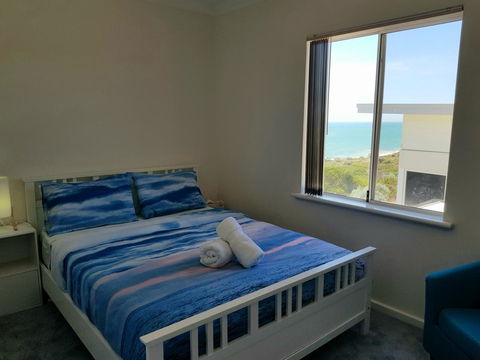 Caravel Beach House Mandurah - Dentist Find 3