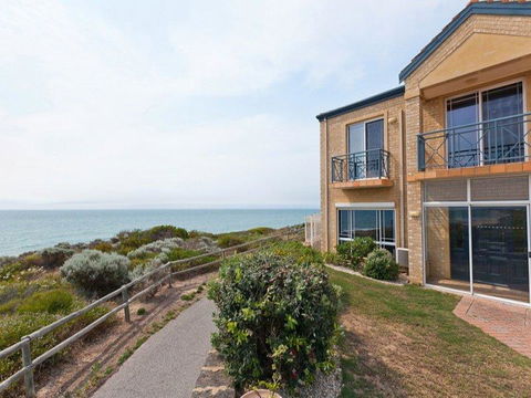 Caravel Beach House Mandurah - Dentist Find 0