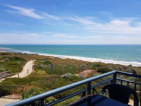 Caravel Beach House Mandurah - Dentist Find 8