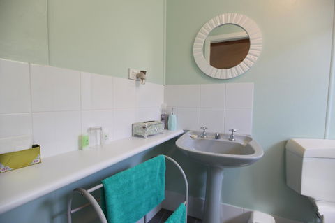 Jacaranda Guest House - Dentist Find 9