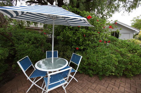Jacaranda Guest House - Dentist Find 31