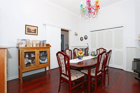Jacaranda Guest House - Dentist Find 44