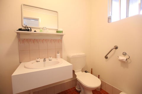 Jacaranda Guest House - Dentist Find 20