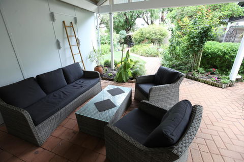 Jacaranda Guest House - Dentist Find 28
