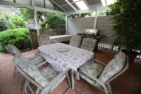 Jacaranda Guest House - Dentist Find 30