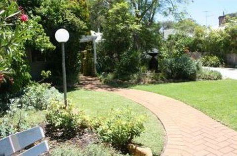 Jacaranda Guest House - Dentist Find 41