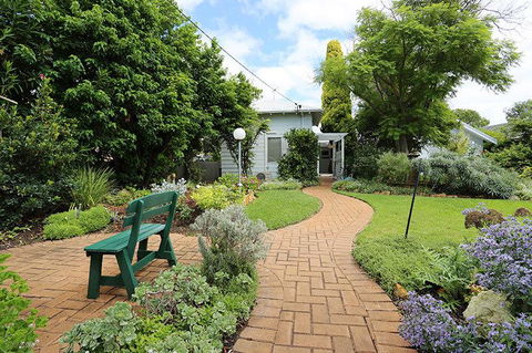 Jacaranda Guest House - Dentist Find 38