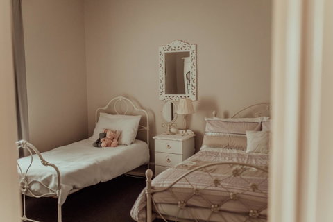 Bluebird Cottage - Dentist Find 2