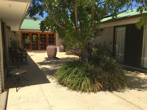 Nivalis Bed And Breakfast - Dentist Find 10