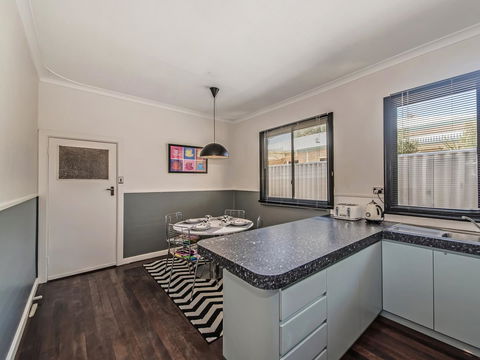 Panoramique Holiday Home With A View - Dentists Australia 10
