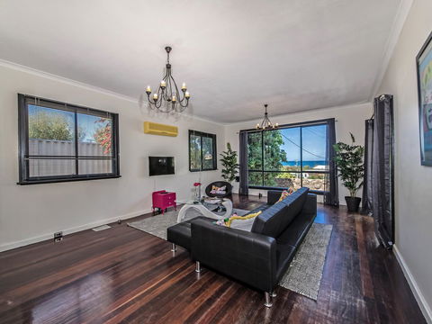 Panoramique Holiday Home With A View - Dentists Australia 4