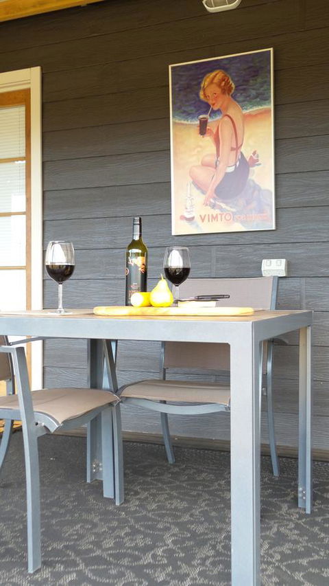 Windfall Estate Vineyard Cottage - Dentist Find 10