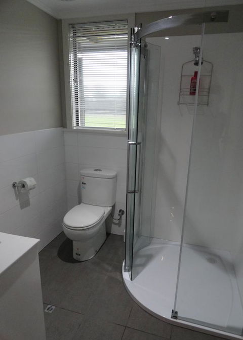 Windfall Estate Vineyard Cottage - Dentist Find 7