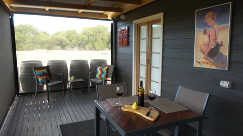 Windfall Estate Vineyard Cottage - Dentist Find 4