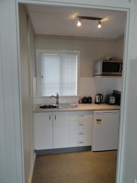 Windfall Estate Vineyard Cottage - Dentist Find 5
