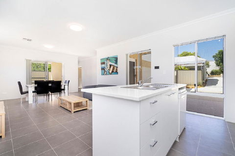 Victoria Park Town House - Dentist Find 0