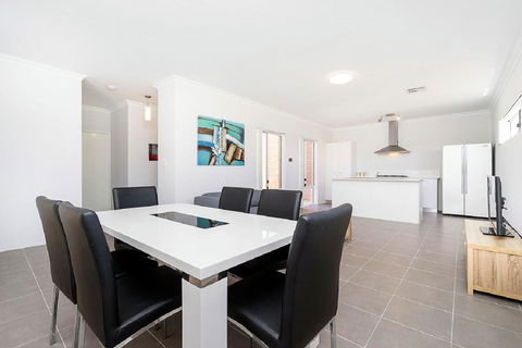 Victoria Park Town House - Dentist Find 8