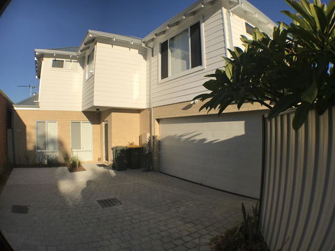Victoria Park Town House - Dentist Find 1