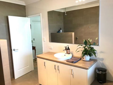 The Mains Guest House - Dentist Find 9