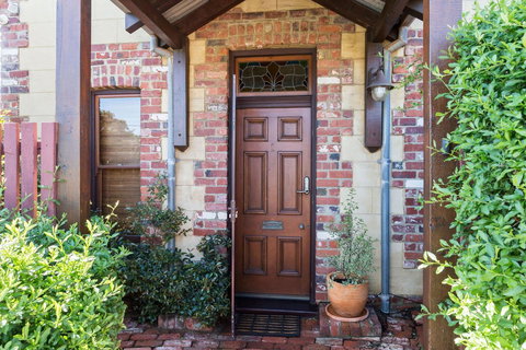 100 On South Callan Apartments - Dentist Find 22