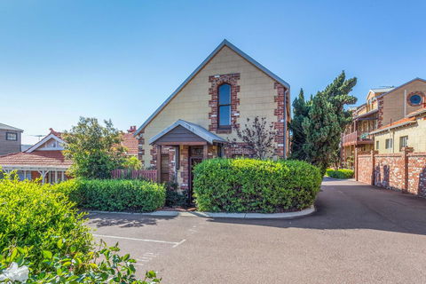 100 On South Callan Apartments - Dentist Find 25