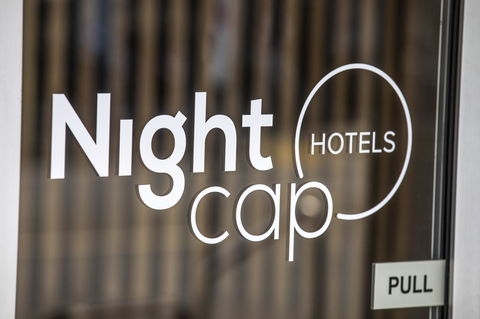 Nightcap At Carlyle Hotel - Dentist Find 28