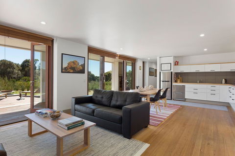 Tamar Solar Home - Dentist Find 7