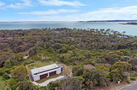 Tamar Solar Home - Dentist Find 27