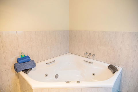 Queechy Motel - Dentists Australia 44