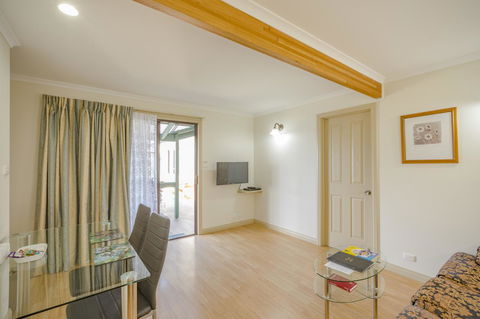 Queechy Motel - Dentists Australia 26