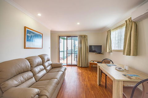 Queechy Motel - Dentists Australia 38