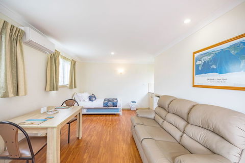 Queechy Motel - Dentists Australia 40