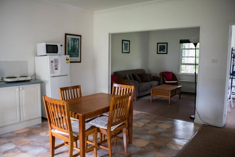 Giants Table And Cottages - Dentist Find 17