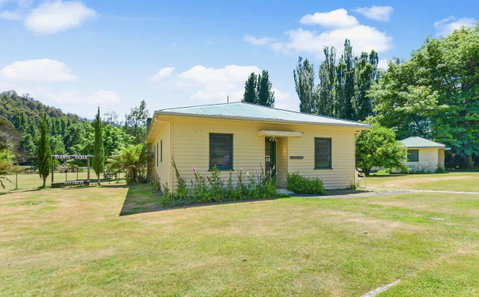 Giants Table And Cottages - Dentist Find 3