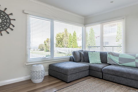 On The Beach Waterfront Apartment - Dentist Find 2