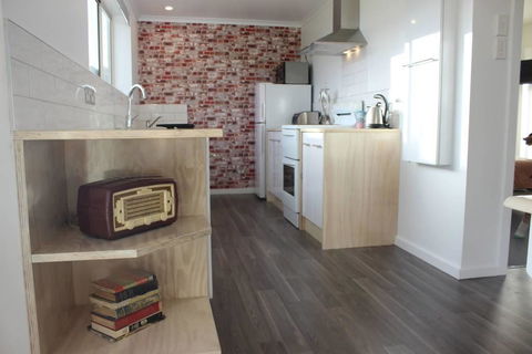 Boomers Retreat, Alonnah, Bruny Island - Dentist Find 9