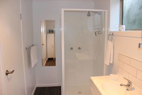Boomers Retreat, Alonnah, Bruny Island - Dentist Find 10