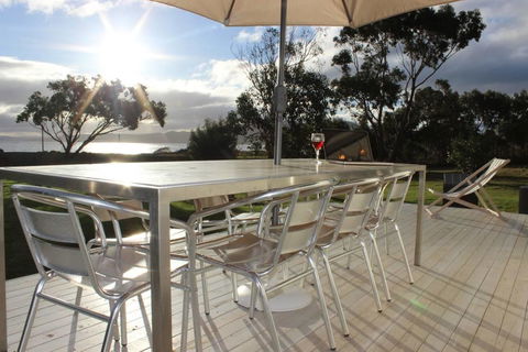Boomers Retreat, Alonnah, Bruny Island - Dentist Find 4