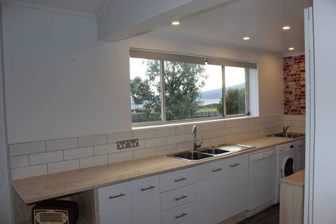 Boomers Retreat, Alonnah, Bruny Island - Dentist Find 5